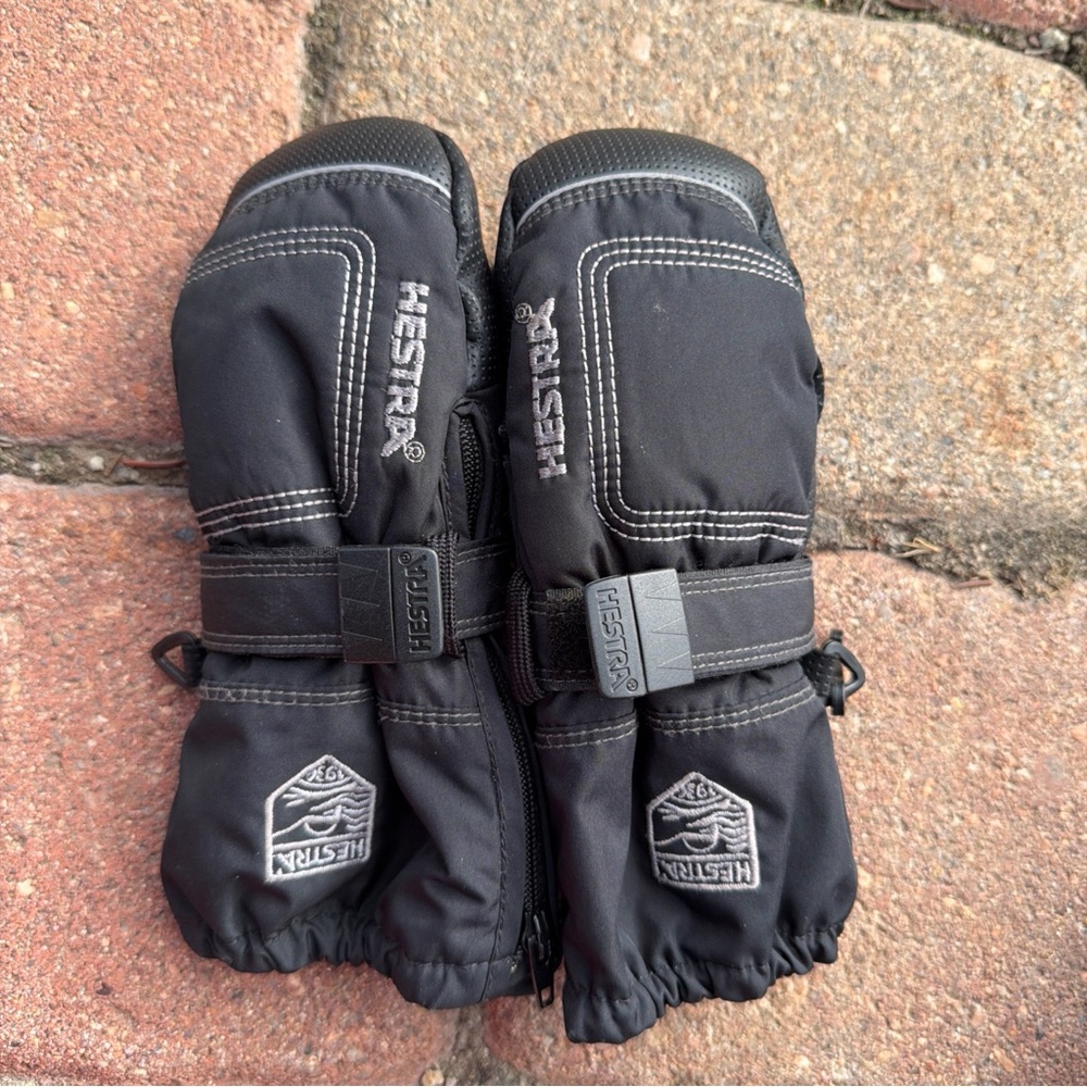 Hestra Black Winter Gloves kids size 1